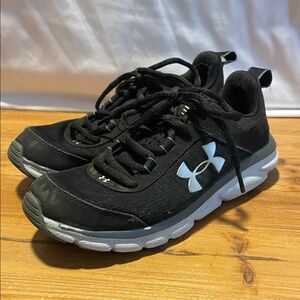 Under Armour Black and Silver Kid Sneakers
